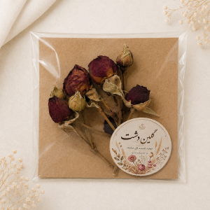رز مینیاتوری خشک طبیعی زرشکی آنتیک با سایه‌های خردلی – (۳ شاخه پرگل و غنچه)